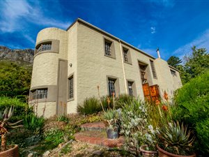 4.5 ha Farm in Franschhoek