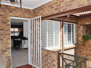 1 Bed Townhouse in Weltevreden Park