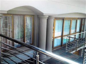 5 Bedroom House in Blythedale Beach