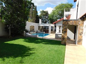 6 Bed House in Hurlingham Manor