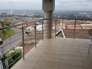 6 Bed House in Merebank