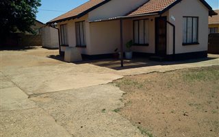 3 Bedroom House in Toekomsrus