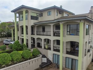 12 Bed House in Athlone Park