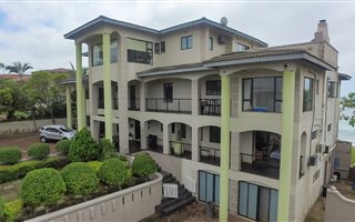 12 Bedroom House in Athlone Park