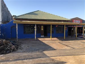 250 m² Retail Space in Manaba