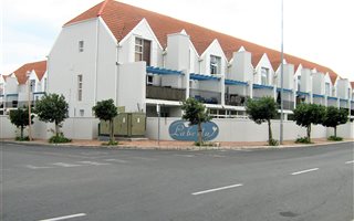 2 Bedroom Apartment in Gordons Bay Central