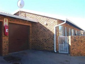 2 Bed Townhouse in Dan Pienaarville