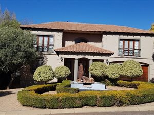 6 Bed House in Woodhill
