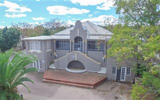 4 Bedroom House in Uitenhage Central