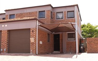 3 Bedroom Townhouse in Protea Heights