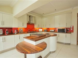 3 Bed House in Primrose Hill