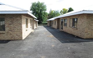 2 Bedroom Simplex in Old Golf Course