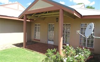 2 Bedroom Townhouse in Grimbeek Park