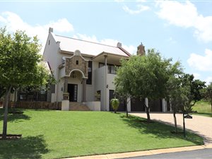 4 Bed House in Boschkop