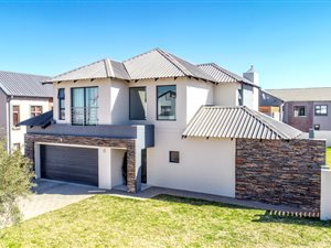 4 Bed House in The Hills