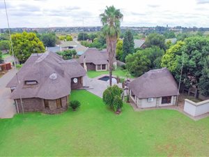 5 Bed House in Aerorand