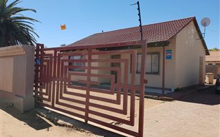2 Bedroom House in Mmabatho