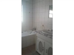 3 Bed House in Lombardy East