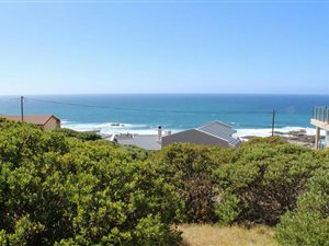 593 m² Land available in Jongensfontein