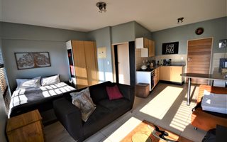 0.5 Bedroom Apartment in Milpark