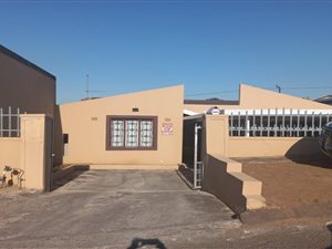 4 Bed House in Brookdale