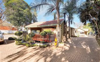 1 m² Commercial space in Parktown North