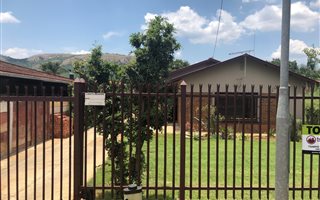 1 Bedroom Flat in Parktown Estate