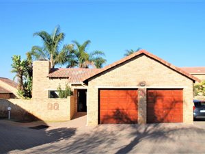3 Bed Townhouse in Ruimsig