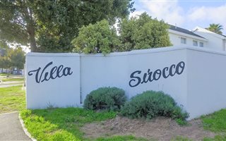 2 Bedroom Townhouse in Tableview
