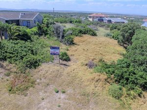 748 m² Land available in Paradise Beach