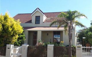 118 m² Commercial space in Somerset West Central