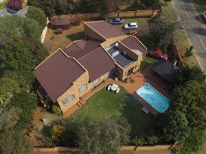 4 Bed House in Noordheuwel