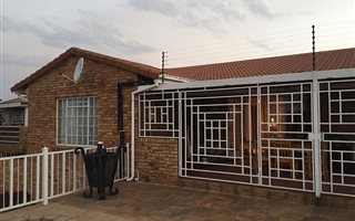 3 Bedroom House in Noordheuwel