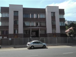 33 Bed House in Berea