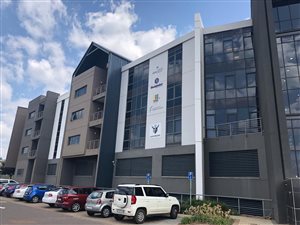 148 m² Office Space in Die Hoewes