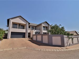 4 Bed House in Montana Park