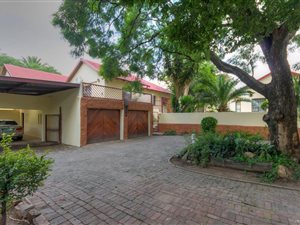 3 Bed House in Lombardy East