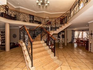 6 Bed House in Garsfontein