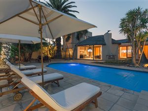 4 Bed House in Bloubergstrand