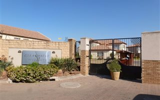 6 Bedroom House in Parkhaven