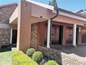 4 Bed House in Montana Park