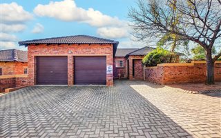 3 Bedroom Townhouse in Honeydew Manor