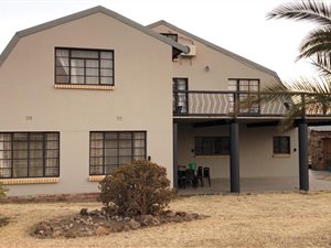 4 Bed House in Kameelfontein and surrounds