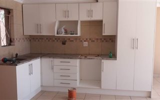 3 Bedroom House in Estoire