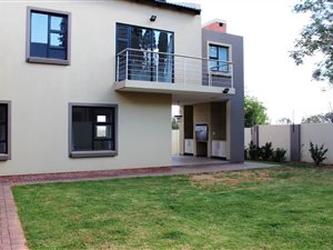 3 Bed House in Rietvalleirand