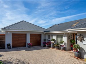 5 Bed House in Glentana