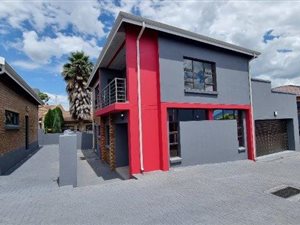 3 Bed Duplex in Aviary Hill