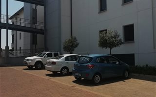 604 m² Commercial space in Die Hoewes