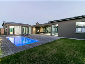 5 Bed House in Pezula Private Estate