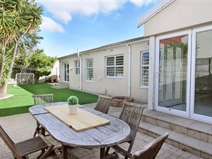 3 Bed House in Claremont